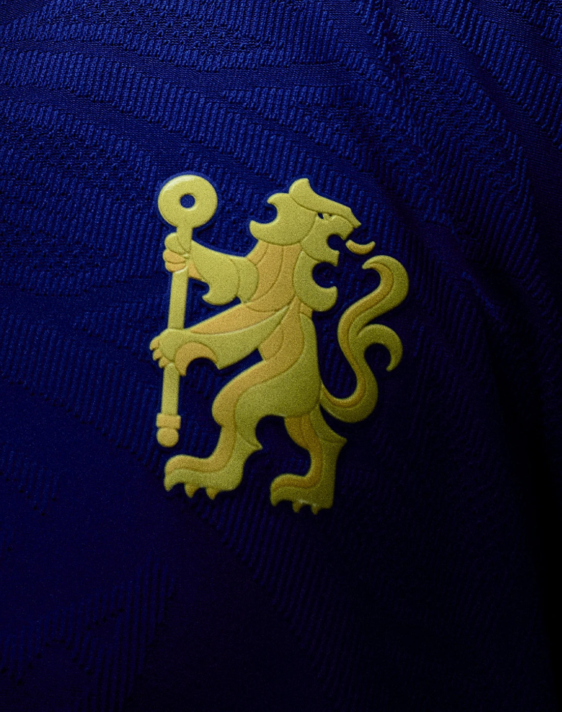Maillot domicile Chelsea 2026-2027 hommage au lion !