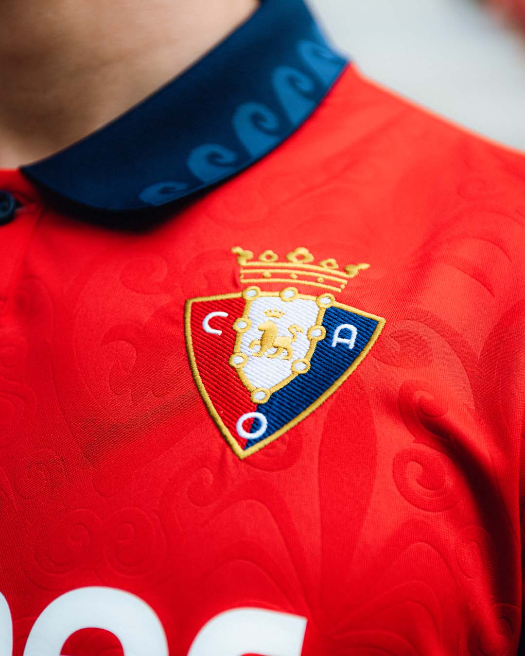 Maillots du CA Osasuna 2026-2027 signes Macron