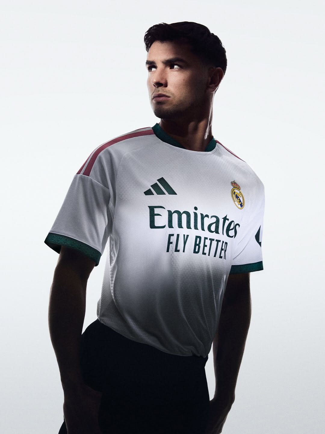 Maillot domicile Real Madrid 2026-2027 hommage au logo !