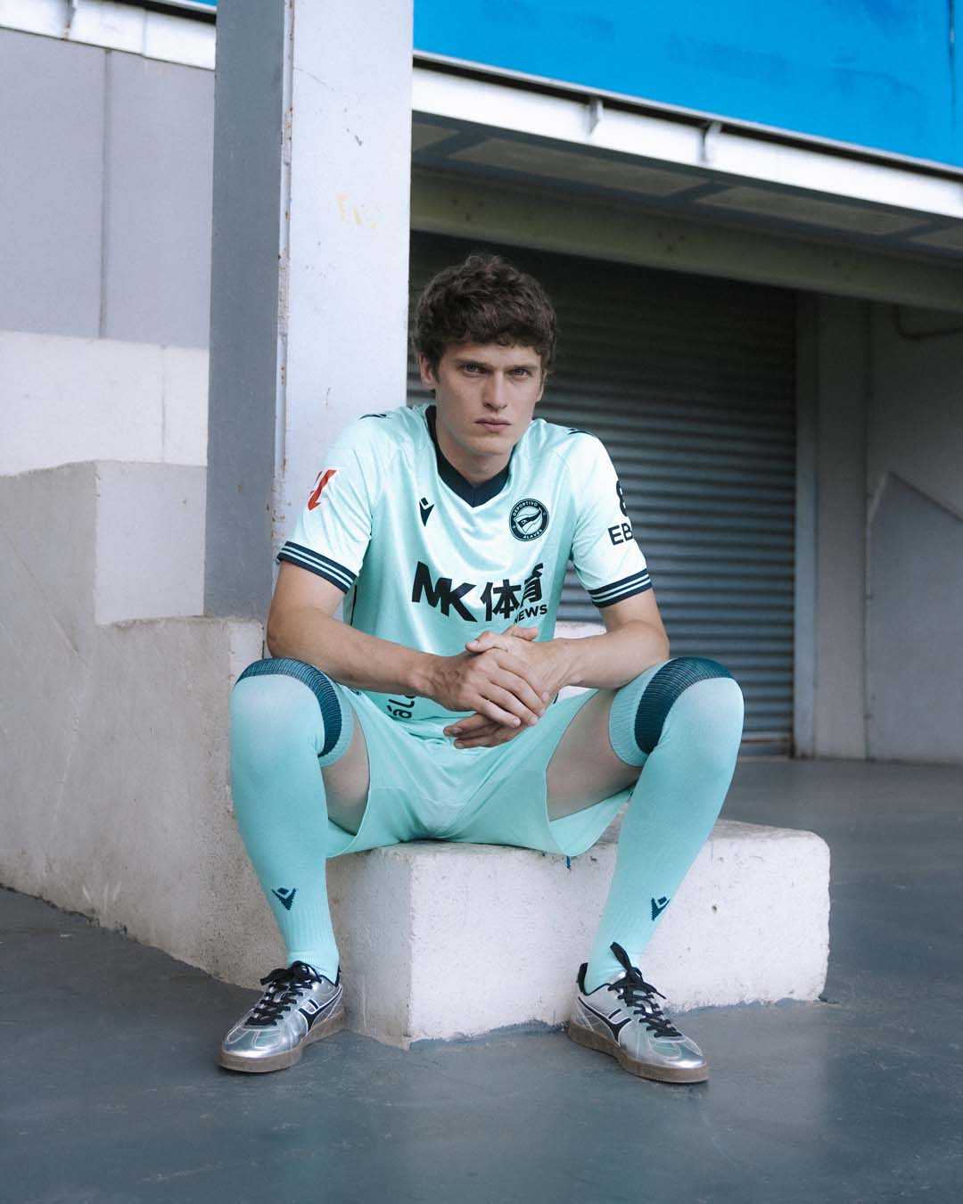 Voici les maillots du Deportivo Alavés 2026-2027 de Macron