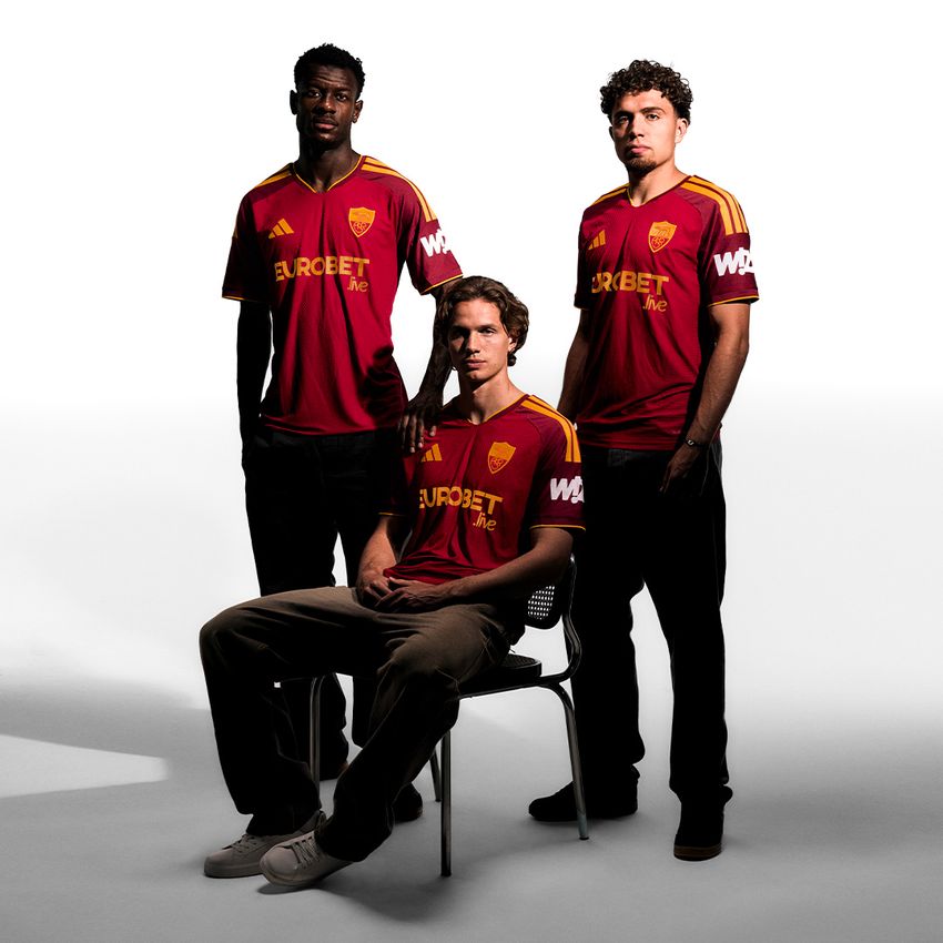 Le maillot domicile de l'AS Roma 2026-2027 respire l'ADN du club