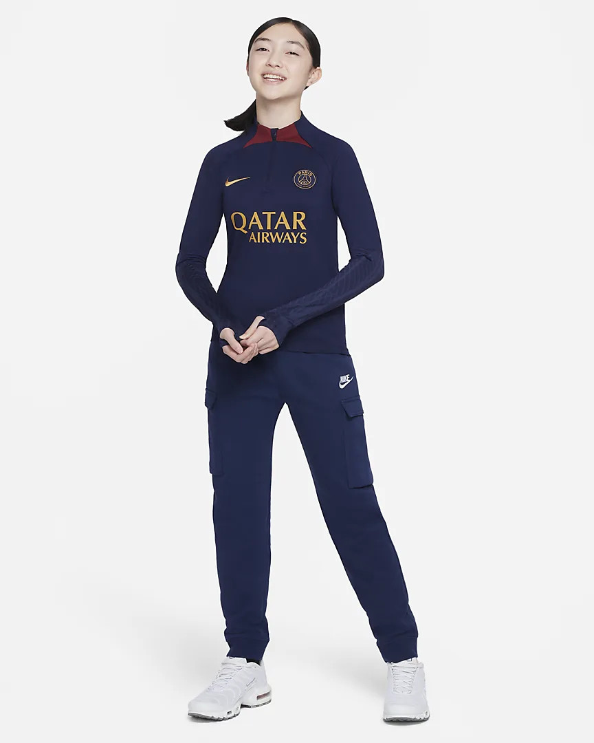 Voici le survêtement Paris Saint Germain 2023-2024