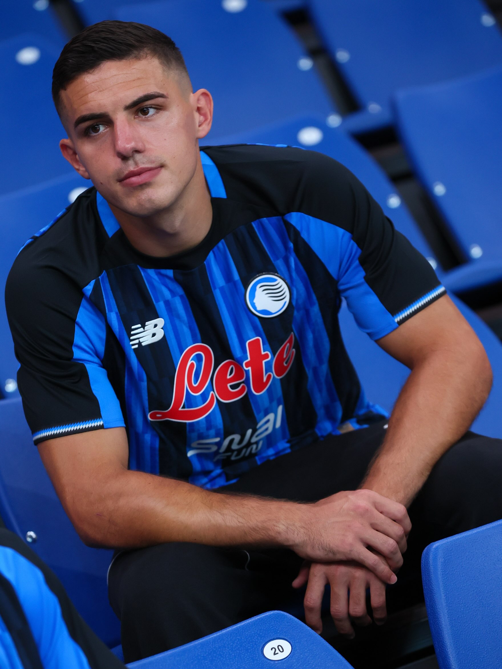 Maillot domicile de l Atalanta Bergame 2026-2027 signe New Balance