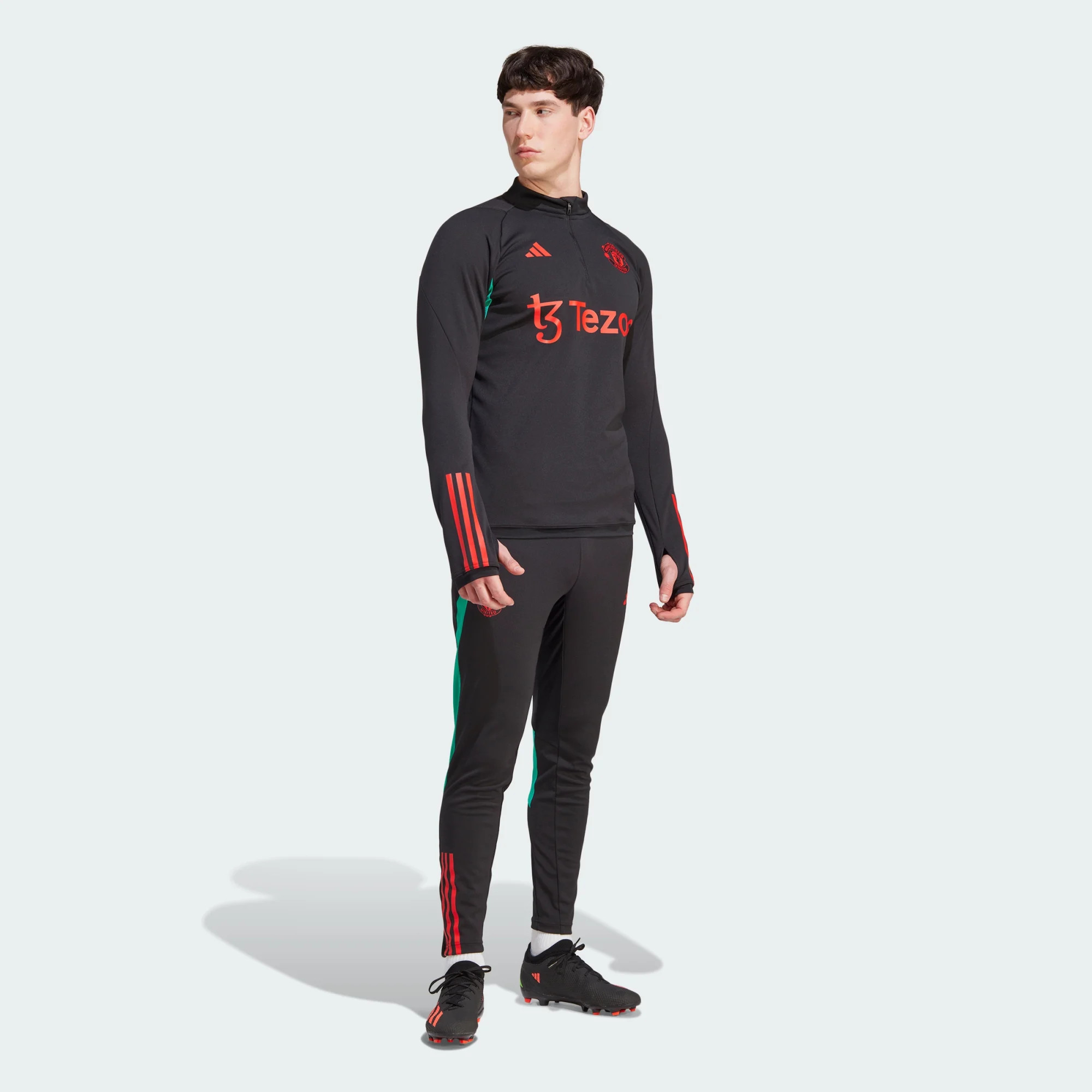 Voici le survêtement Manchester United 2023-2024