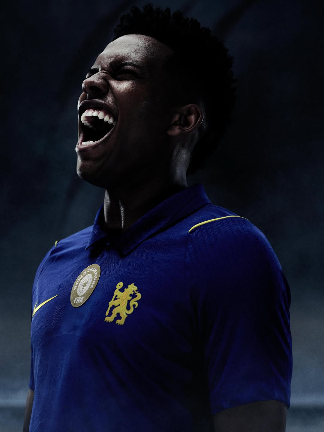 Maillot domicile Chelsea 2026-2027 hommage au lion !