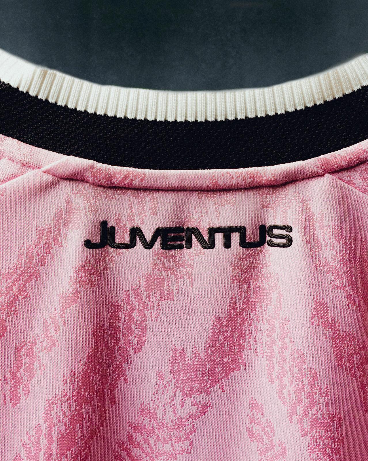 Le maillot extérieur rose de la Juventus 2026-2027 inspiré du premier maillot du club