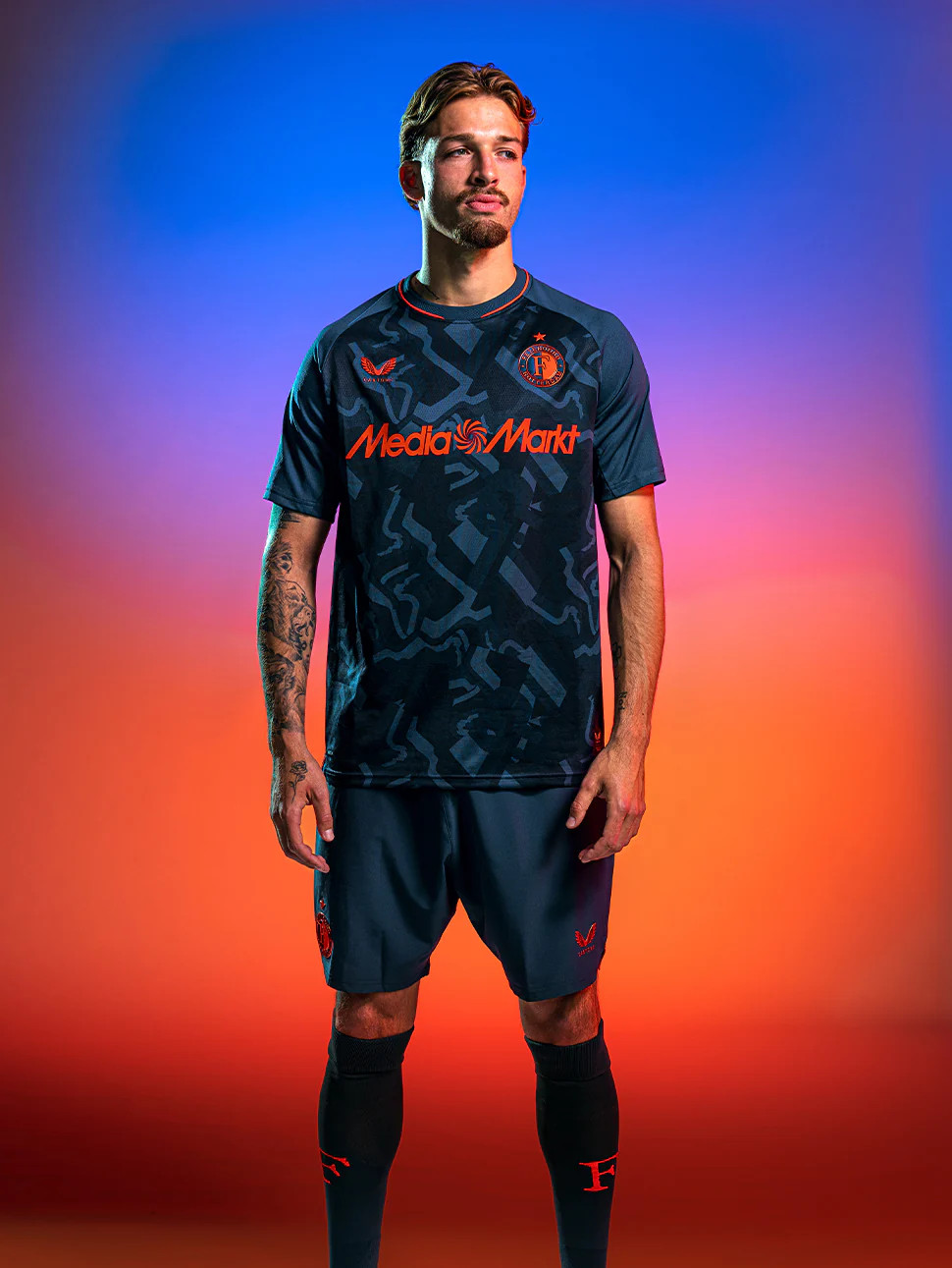 Troisieme maillot Feyenoord 2026-2027 bleu marine avec details orange!
