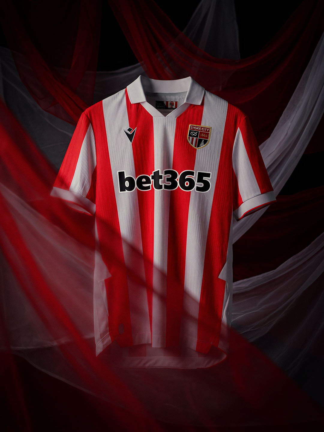 Le maillot domicile du Stoke City 2026-2027 avec un nouveau logo