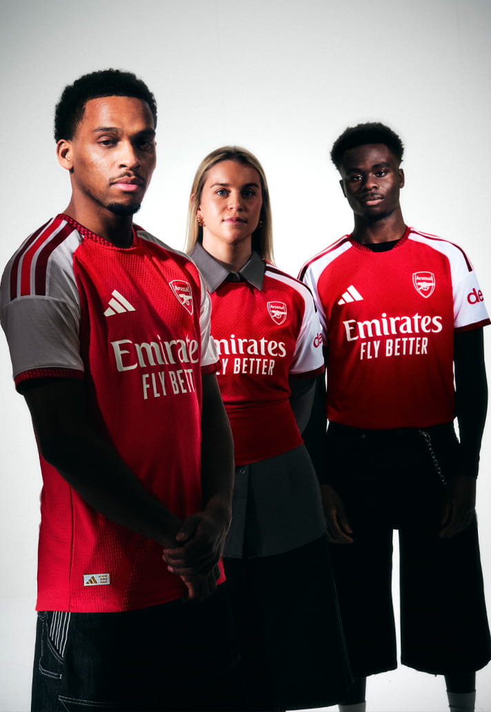 Maillot domicile Arsenal 2026-2027 inspire de l'Emirates Stadium