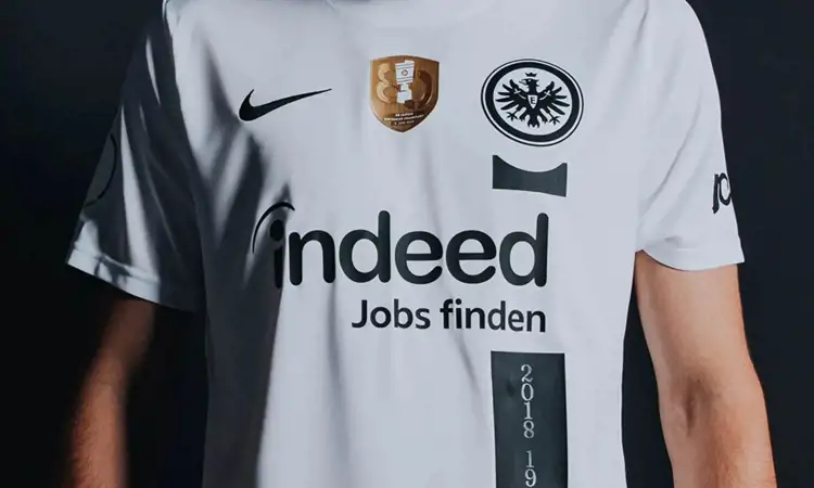 Voici le maillot de football Eintracht Frankfurt DFB Pokal Final 2023