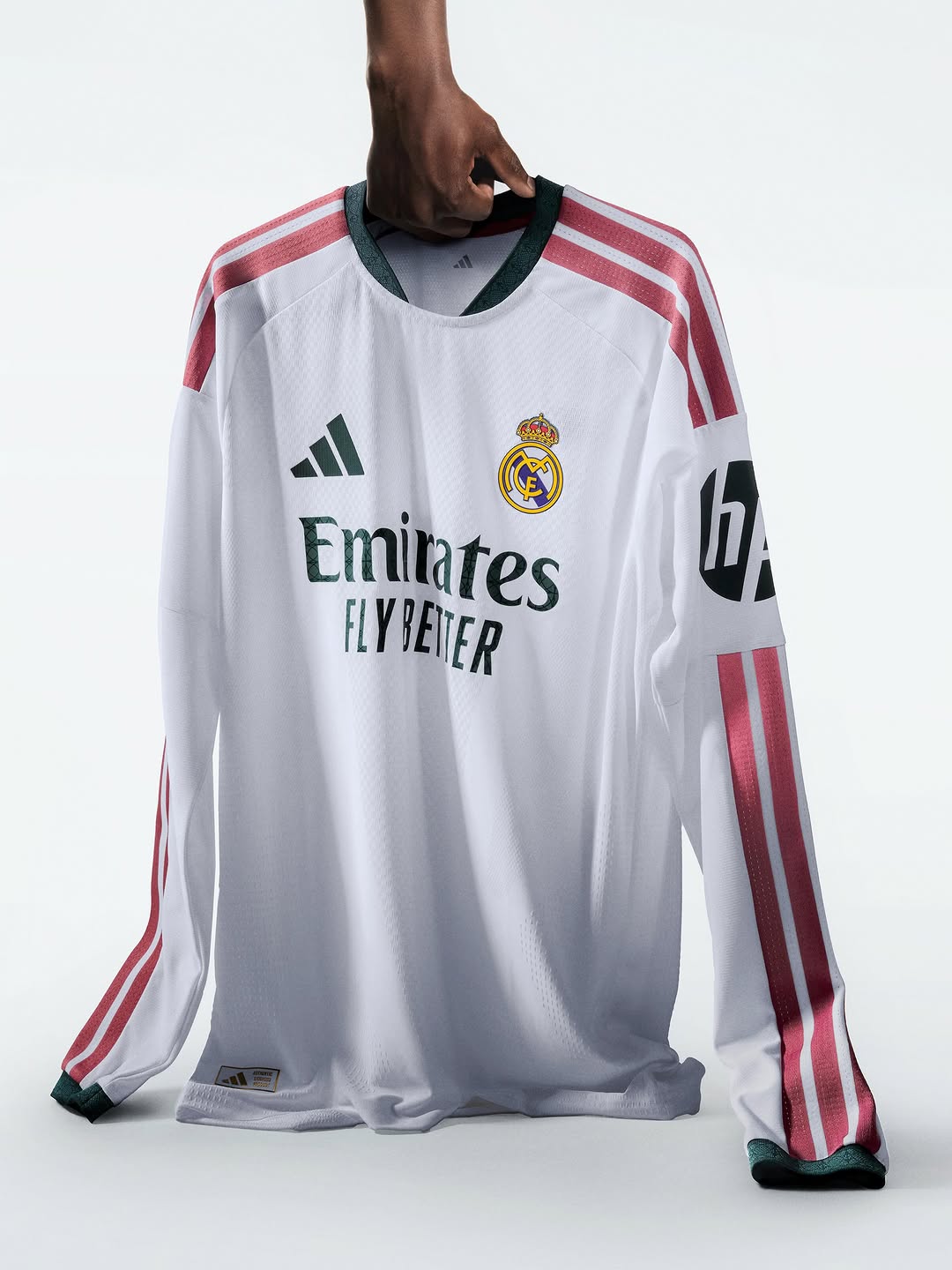 Maillot domicile Real Madrid 2026-2027 hommage au logo !