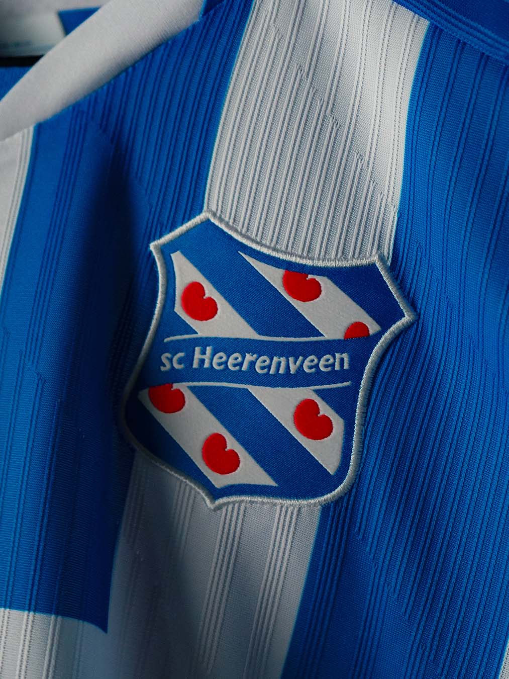 Le maillot domicile du SC Heerenveen 2026-2027 signe Macron