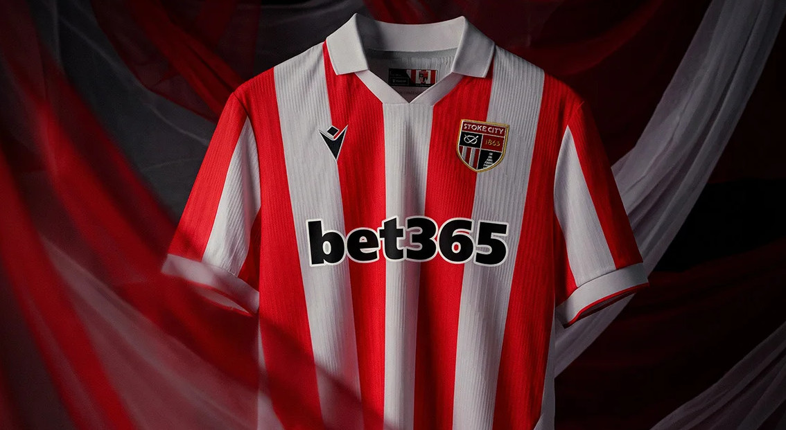 Le maillot domicile du Stoke City 2026-2027 avec un nouveau logo