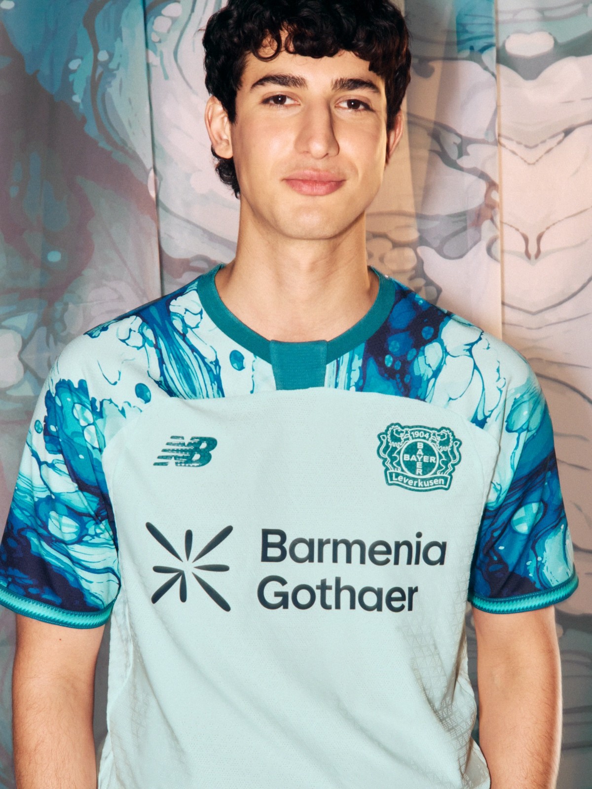 Les maillots du Bayer Leverkusen 2026-2027 inspirés de la BayArena et de la « City of Colours »