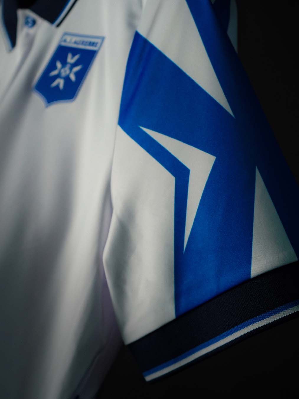 Maillot domicile de l'AJ Auxerre 2026-2027 : hommage au titre de 1996