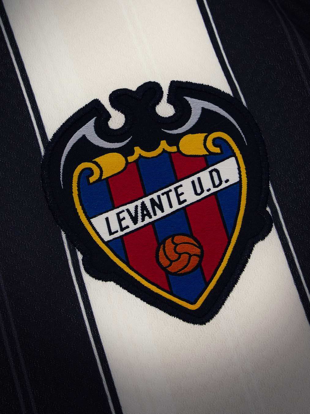 Maillots de Levante 2026-2027 : élégance en bleu et bordeaux