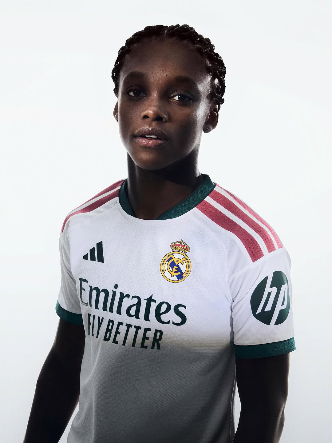 Maillot domicile Real Madrid 2026-2027 hommage au logo !