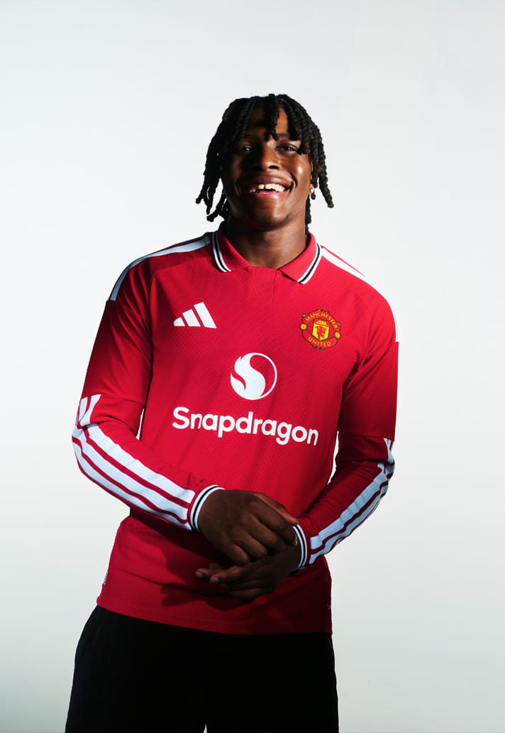 Maillot domicile Manchester United 2026-2027 inspire du maillot de 1977