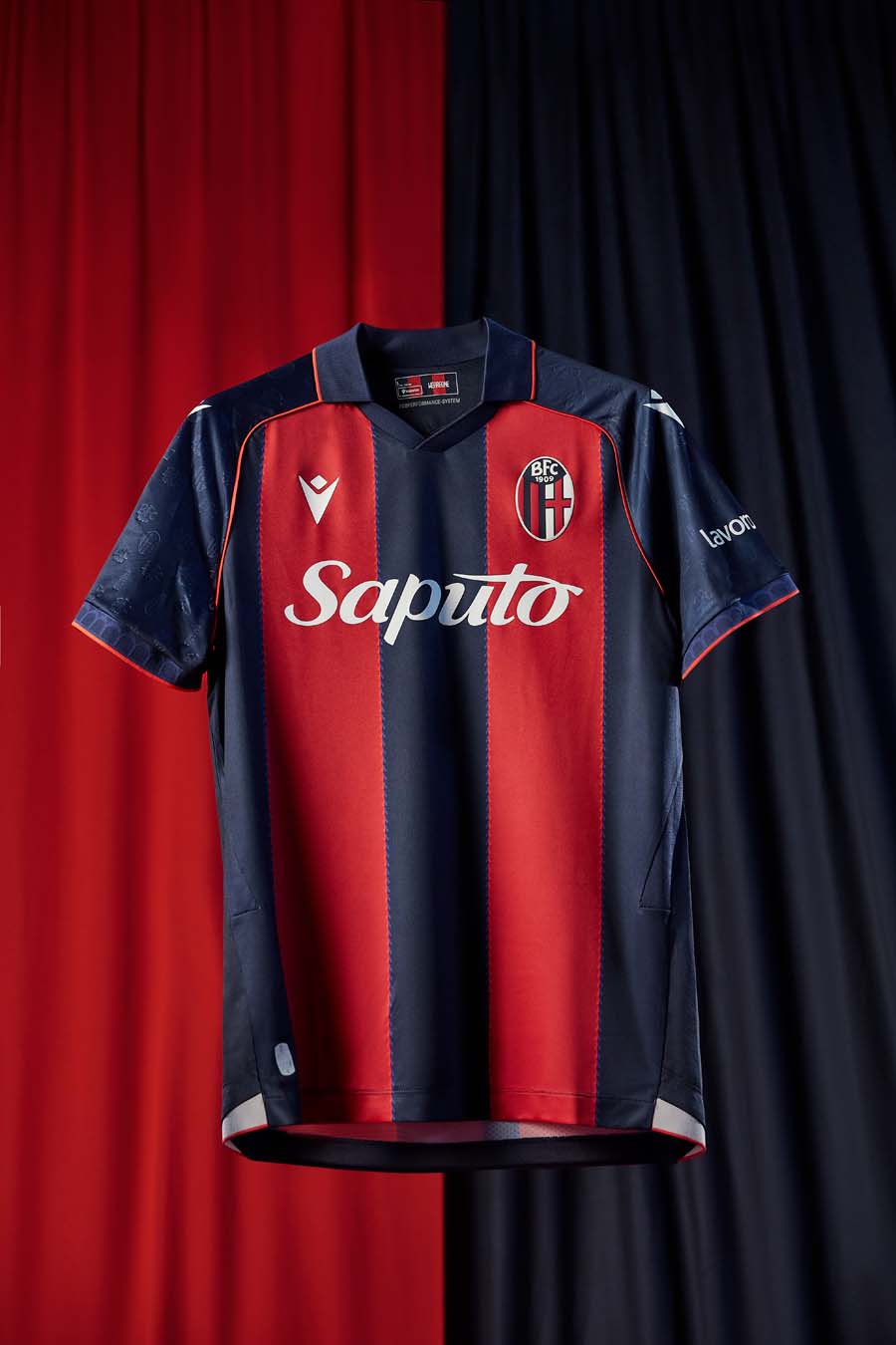 Les maillots du Bologna FC 2026-2027 en hommage au Stadio Renato Dall'Ara