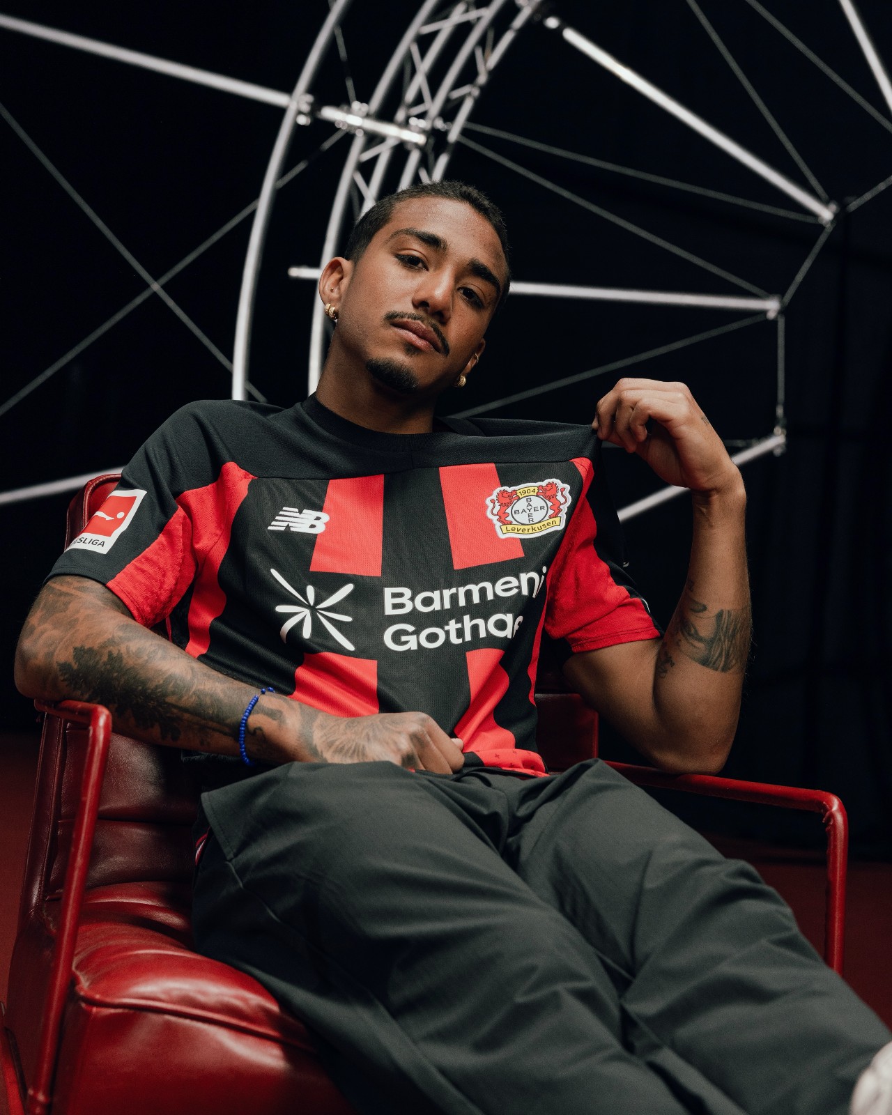 Les maillots du Bayer Leverkusen 2026-2027 inspirés de la BayArena et de la « City of Colours »