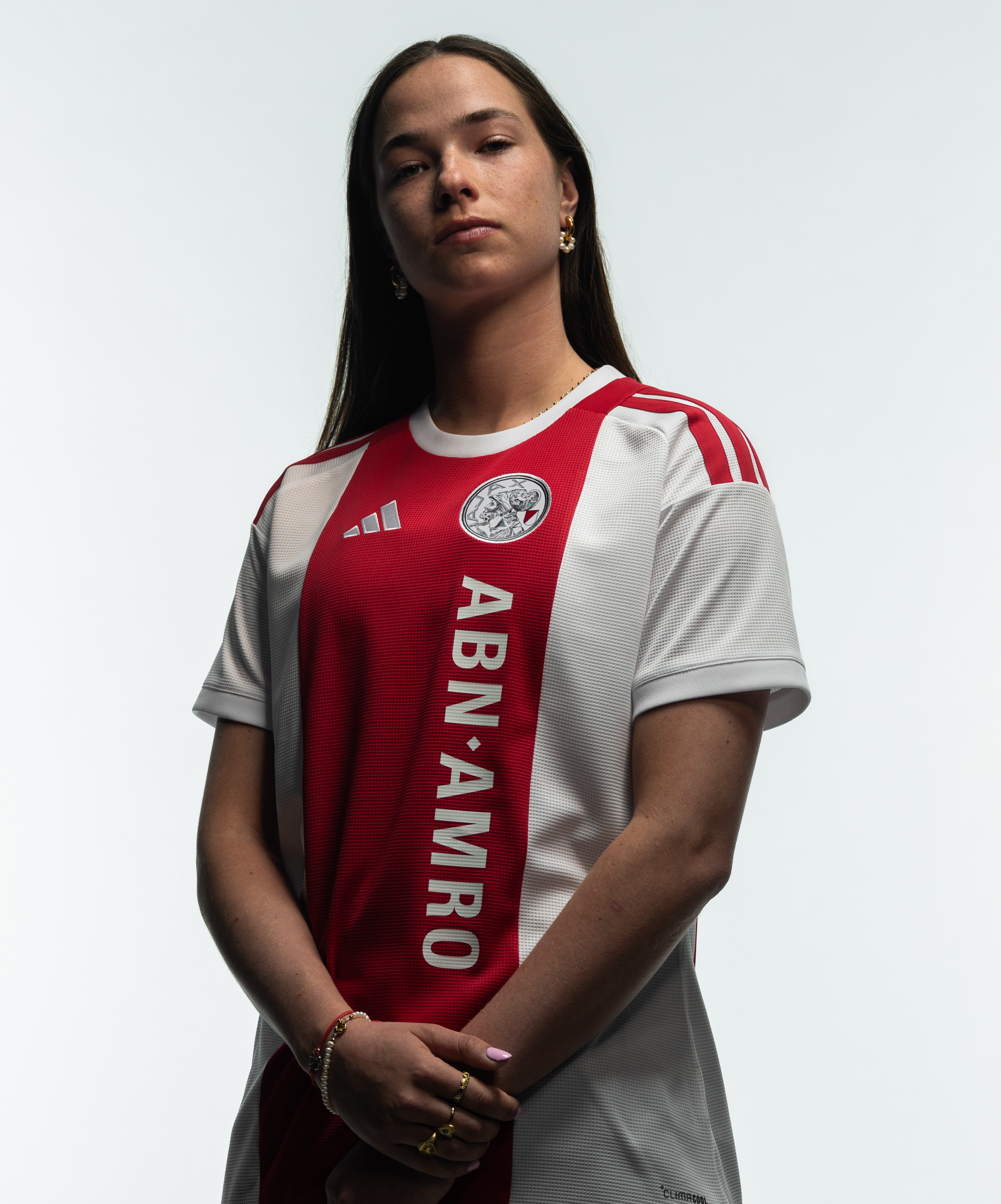 Le maillot domicile de l'Ajax 2026-2027 a un design intemporel!