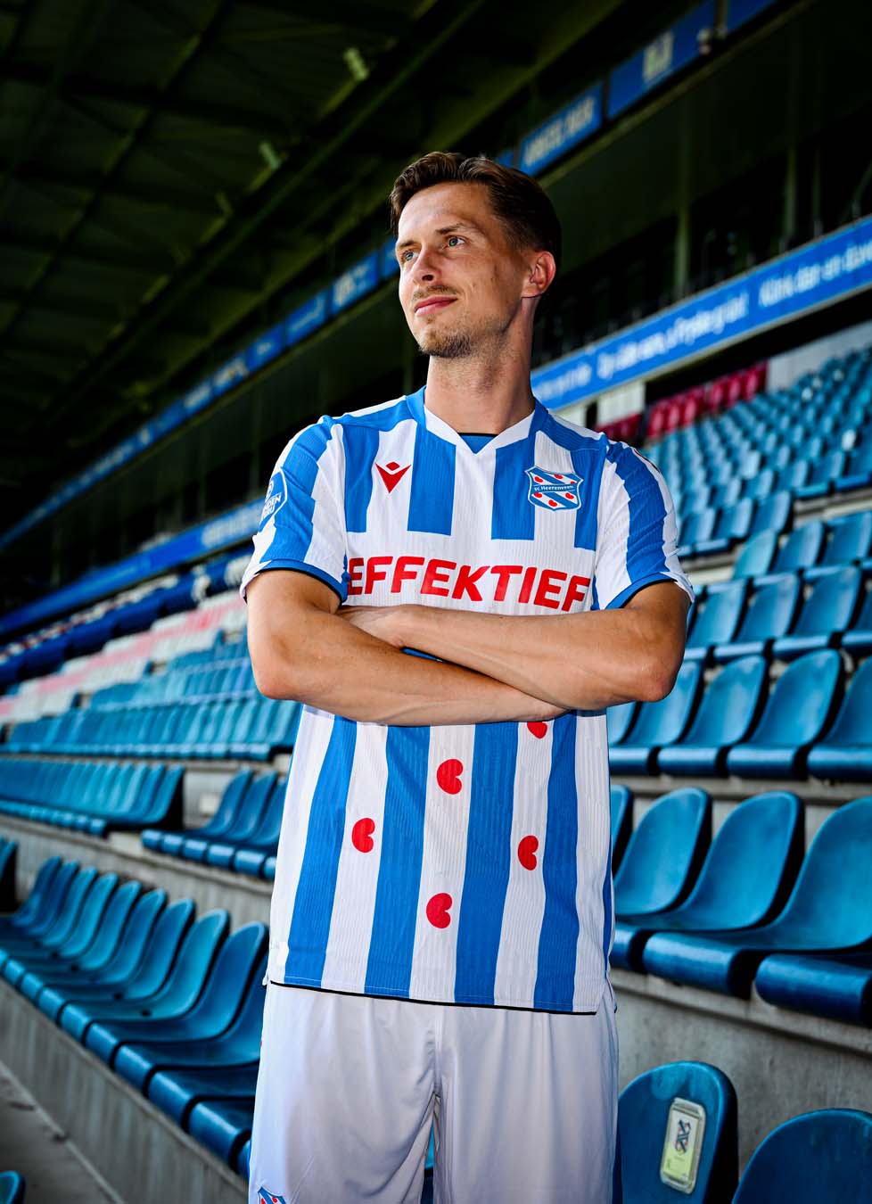 Le maillot domicile du SC Heerenveen 2026-2027 signe Macron