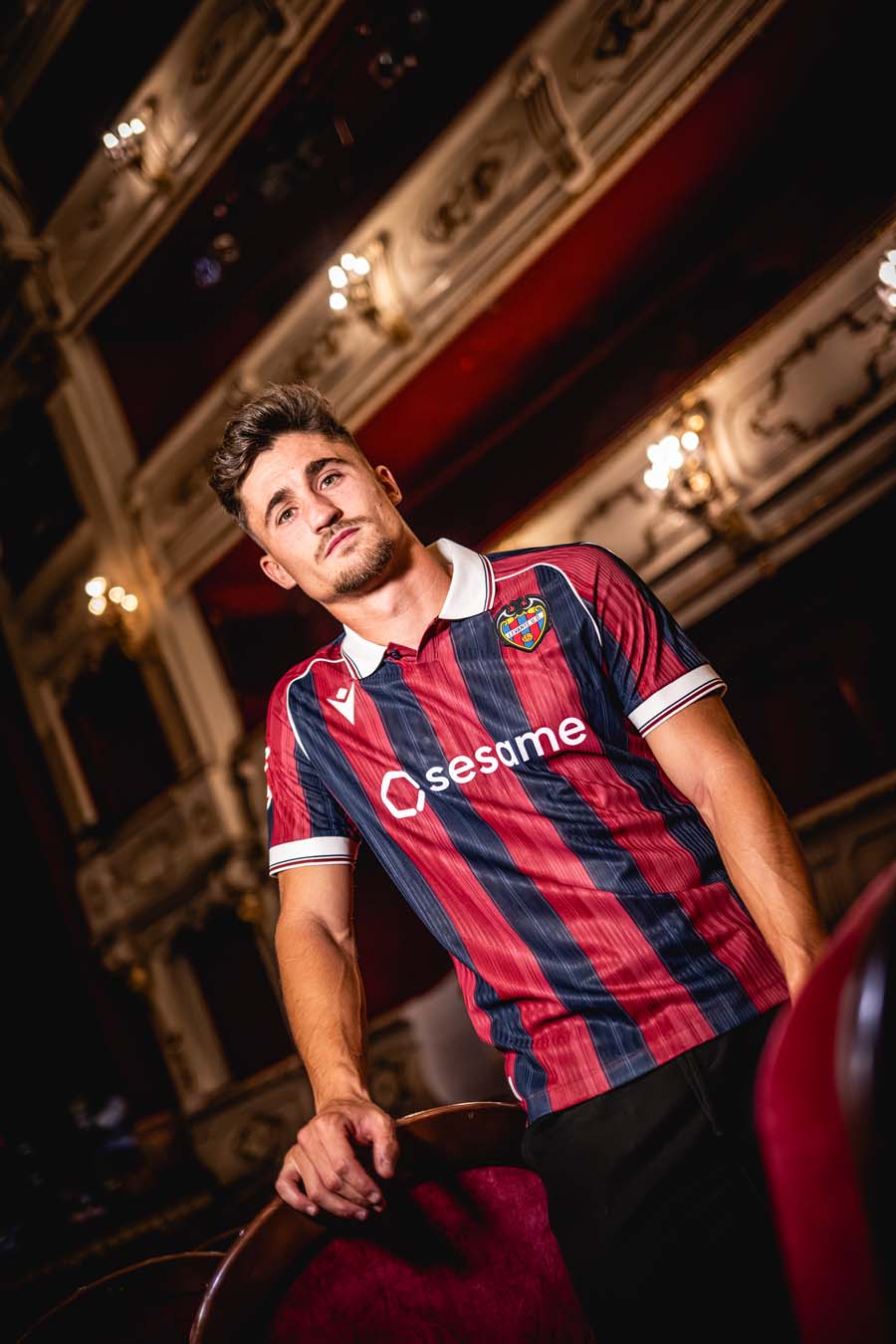 Maillots de Levante 2026-2027 : élégance en bleu et bordeaux