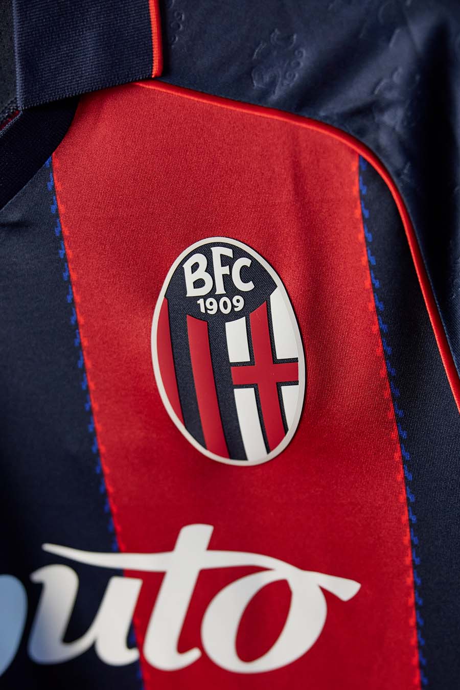 Les maillots du Bologna FC 2026-2027 en hommage au Stadio Renato Dall'Ara