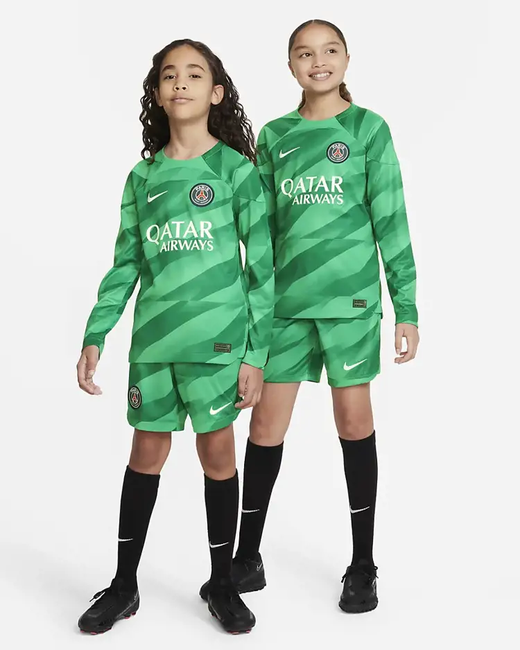 Voici le maillot de gardien Paris Saint Germain 2023-2024