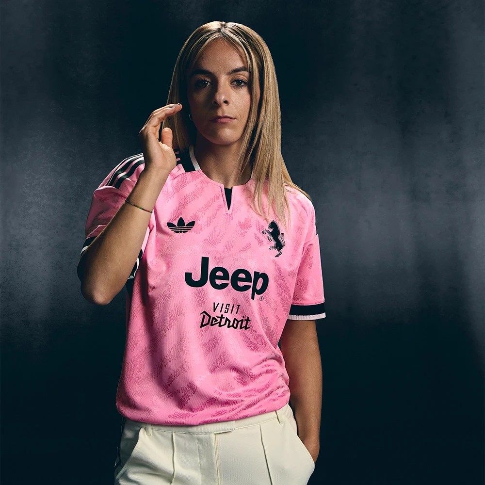 Le maillot extérieur rose de la Juventus 2026-2027 inspiré du premier maillot du club