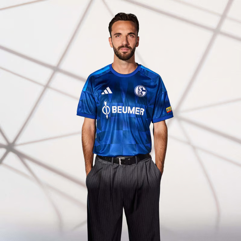 Maillots de Schalke 04 2026-2027 hommage aux 25 ans de la VELTINS-Arena