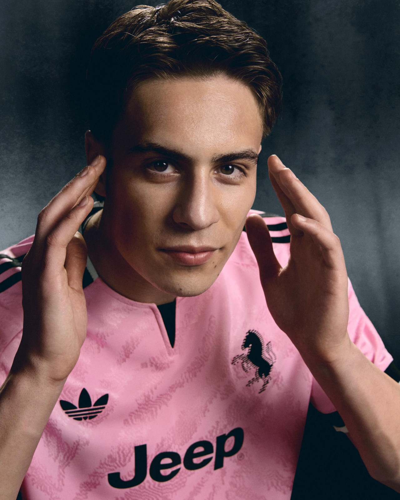 Le maillot extérieur rose de la Juventus 2026-2027 inspiré du premier maillot du club