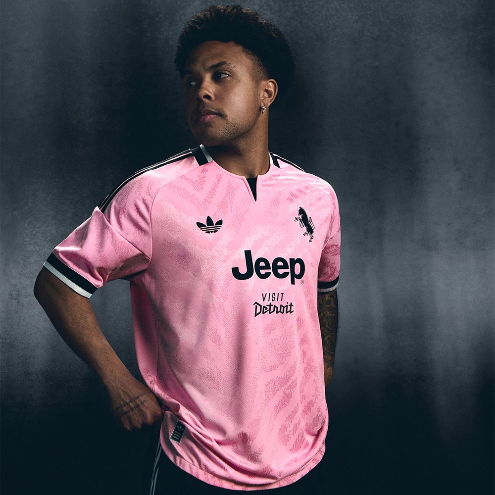 Le maillot extérieur rose de la Juventus 2026-2027 inspiré du premier maillot du club