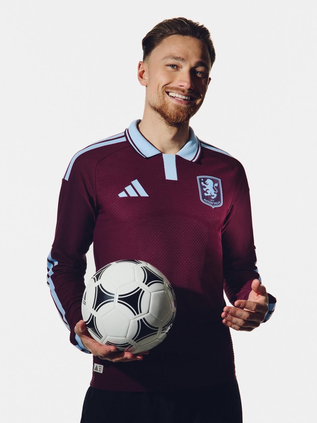 Maillot domicile Aston Villa 2026-2027 inspire du maillot des annees 60