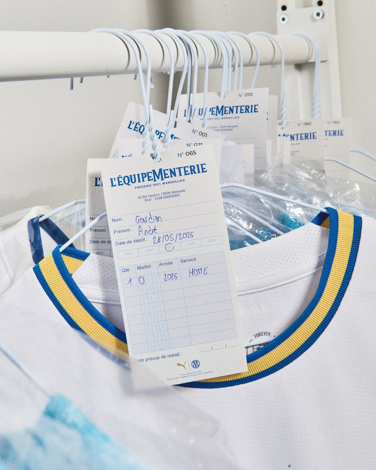 Le maillot domicile de l'Olympique de Marseille 2026-2027 contient le nouveau logo !