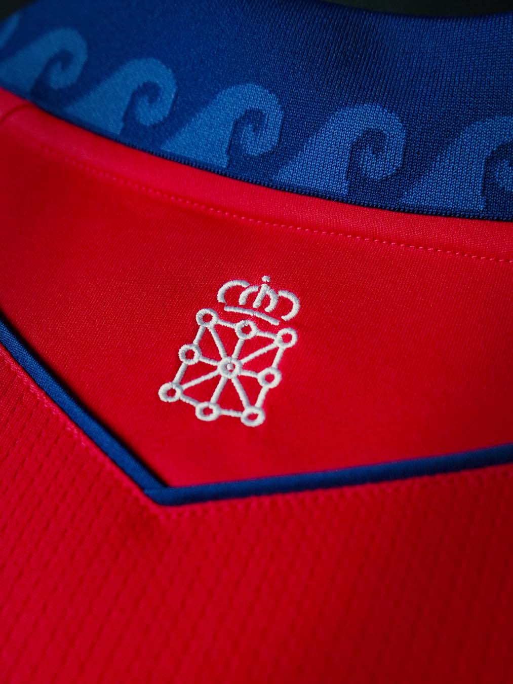 Maillots du CA Osasuna 2026-2027 signes Macron