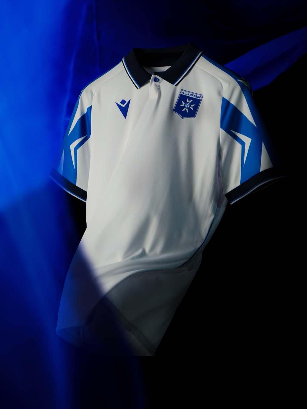 Maillot domicile de l'AJ Auxerre 2026-2027 : hommage au titre de 1996