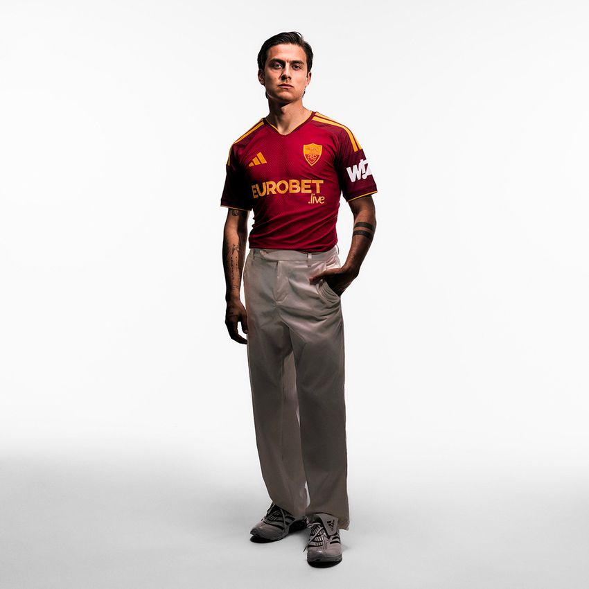 Le maillot domicile de l'AS Roma 2026-2027 respire l'ADN du club