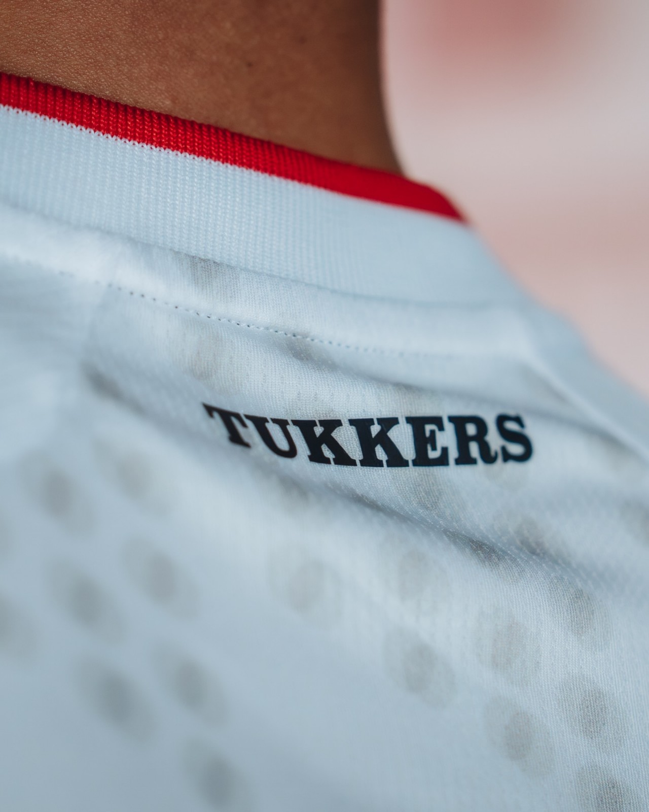 Les maillots du FC Twente 2026-2027 célèbrent le maillot du titre, les supporters en déplacement et Het Diekman
