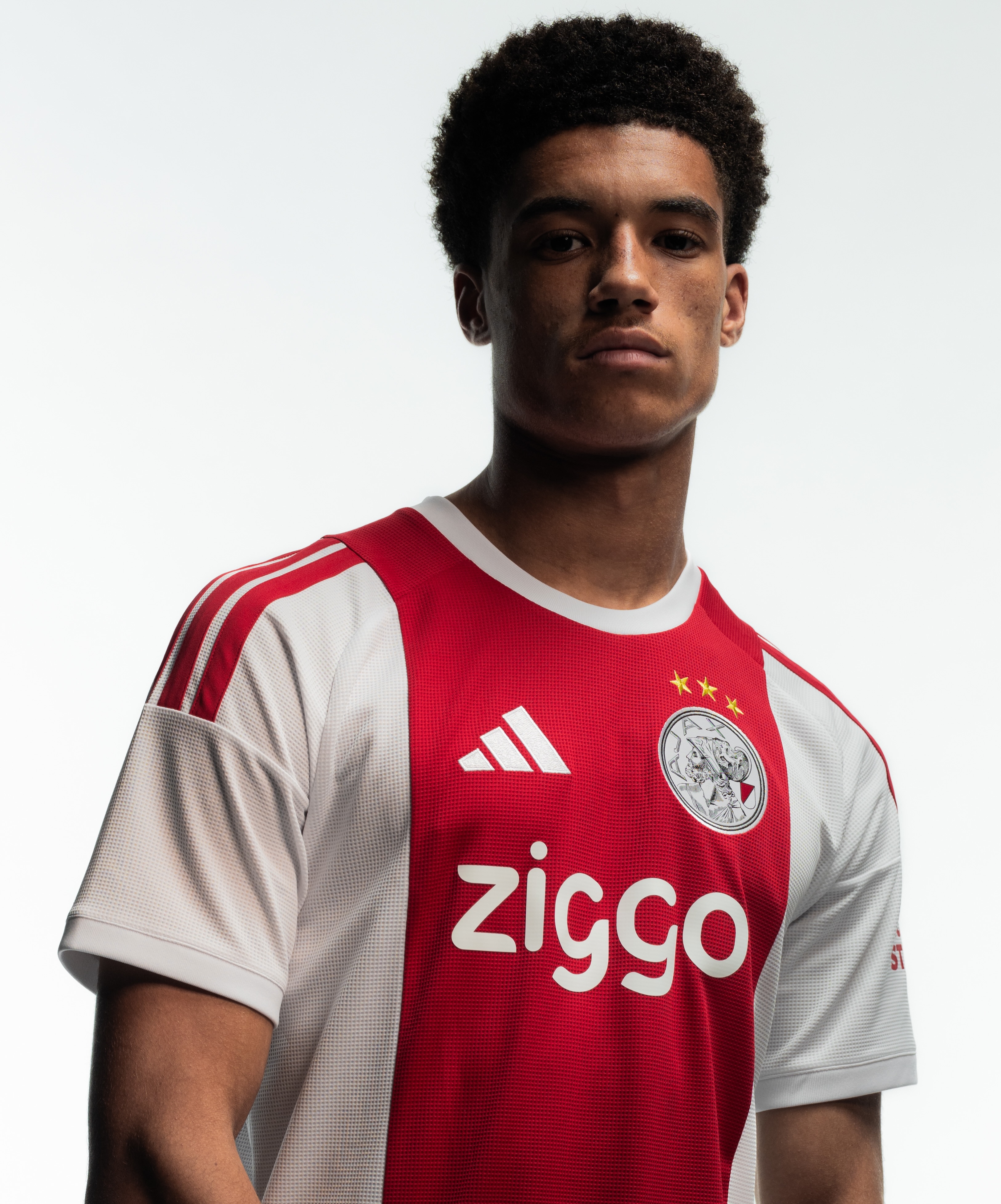 Le maillot domicile de l'Ajax 2026-2027 a un design intemporel!