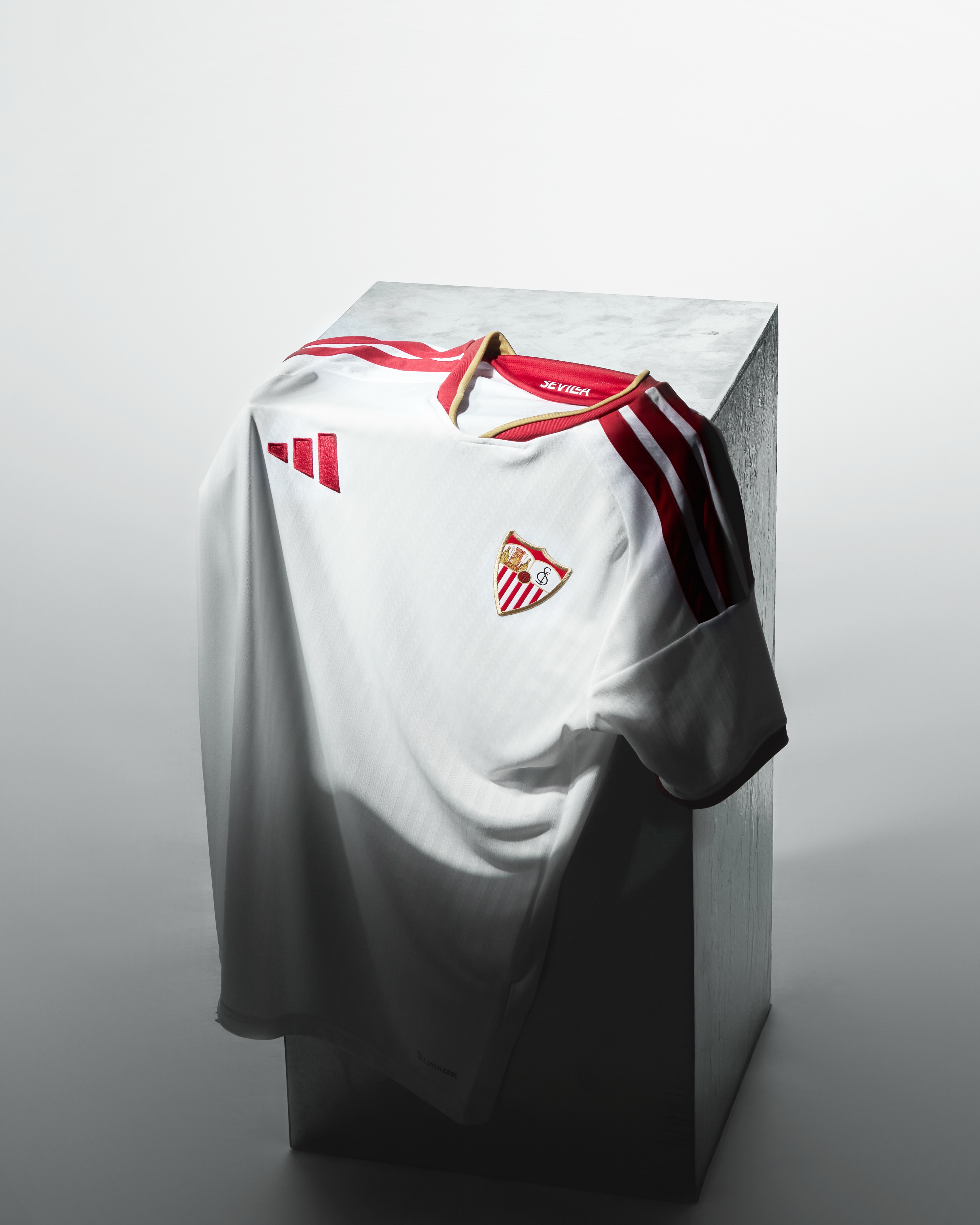 Voici les maillots du Sevilla FC 2026-2027