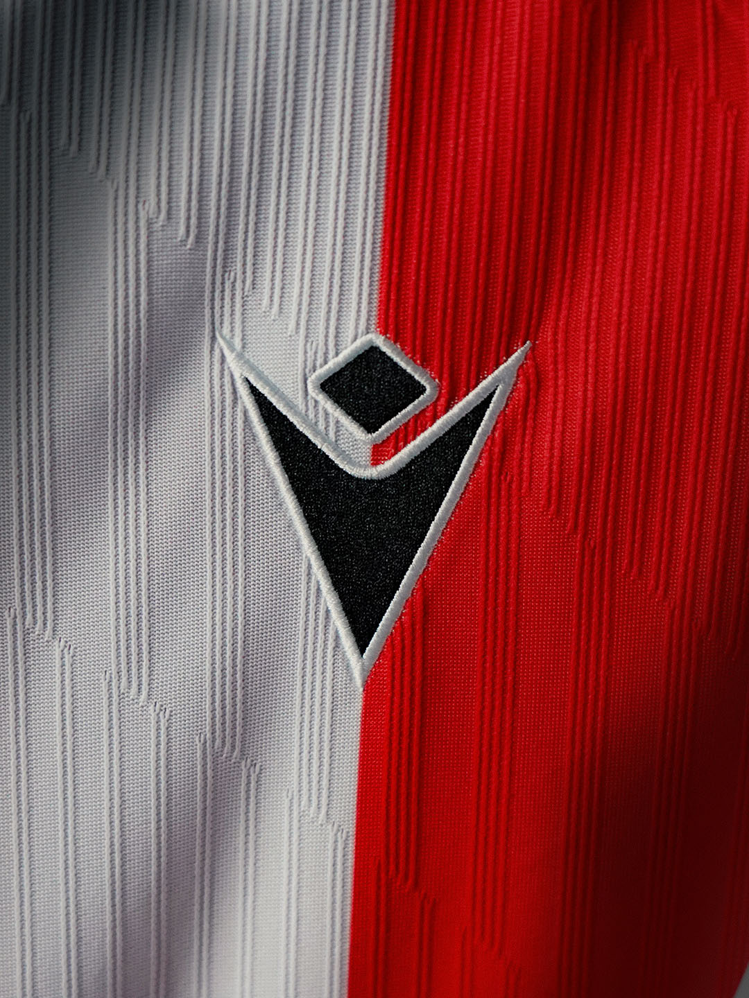 Le maillot domicile du Stoke City 2026-2027 avec un nouveau logo