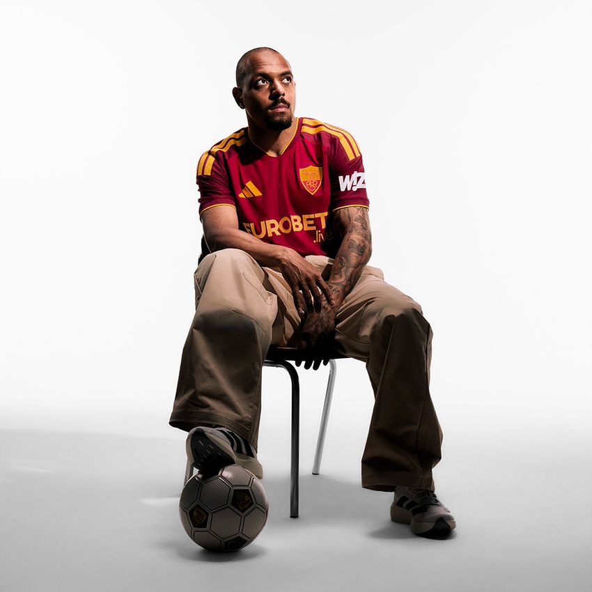 Le maillot domicile de l'AS Roma 2026-2027 respire l'ADN du club