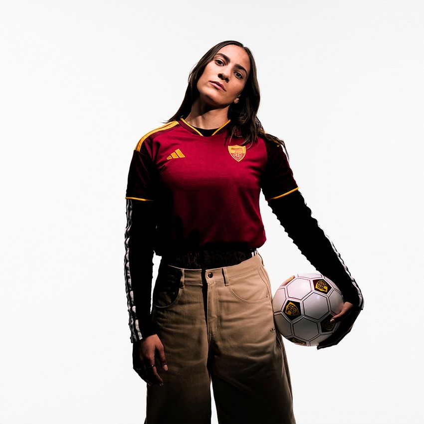 Le maillot domicile de l'AS Roma 2026-2027 respire l'ADN du club