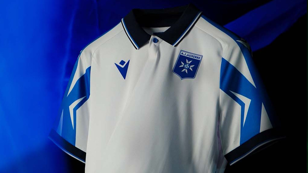 Maillot domicile de l'AJ Auxerre 2026-2027 : hommage au titre de 1996